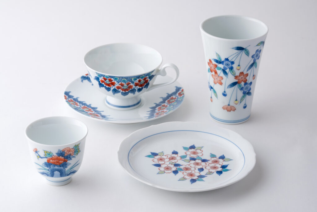 有田焼伊万里焼で知られる陶芸磁器カフス・カフスボタン。染錦紋様。 有田焼伊万里焼で知られる陶芸磁器カフス・カフスボタン。染錦紋様。