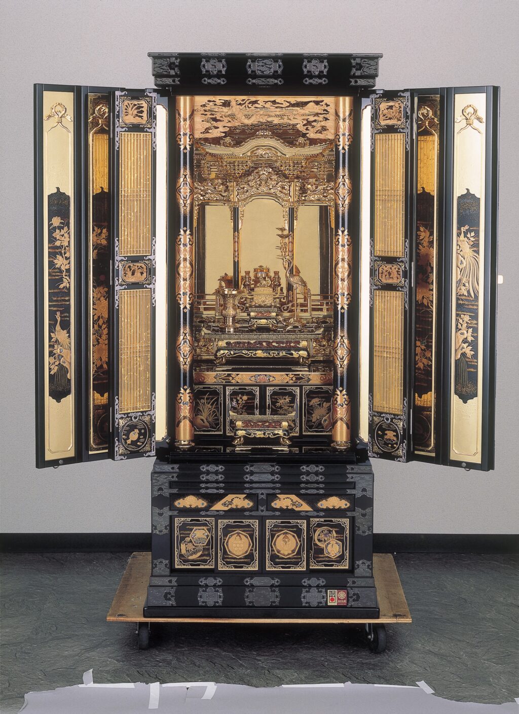 金沢仏壇とは？】蒔絵が描く荘厳の世界、石川が誇る伝統仏壇の美を徹底 